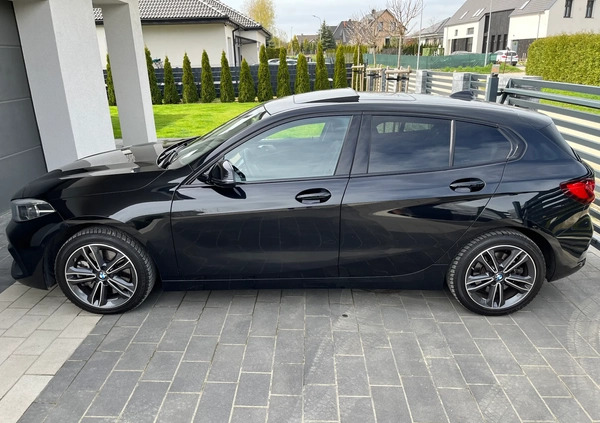 BMW Seria 1 cena 118900 przebieg: 16815, rok produkcji 2021 z Błażowa małe 562